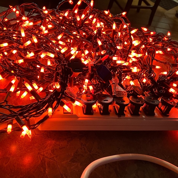 🎃 400 ORANGE LIGHTS ON BLACK WIRE, INDOOR OUTDOOR - PERFECT FOR HALLOWEEN 🎃 - Picture 1 of 7